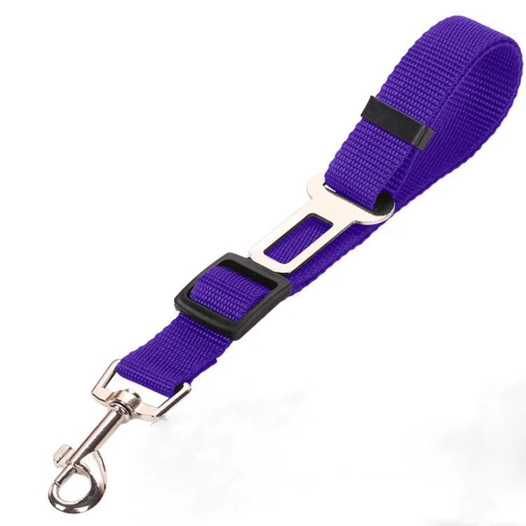 “Cinturón de seguridad para mascotas de alta calidad – cinturón ajustable con línea reflectante para perros y gatos, compatible con cualquier collar o arnés.”