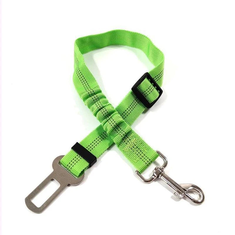“Cinturón de seguridad para mascotas de alta calidad – cinturón ajustable con línea reflectante para perros y gatos, compatible con cualquier collar o arnés.”