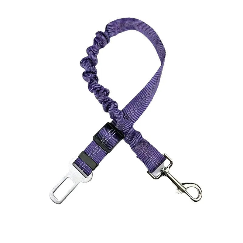 “Cinturón de seguridad para mascotas de alta calidad – cinturón ajustable con línea reflectante para perros y gatos, compatible con cualquier collar o arnés.”